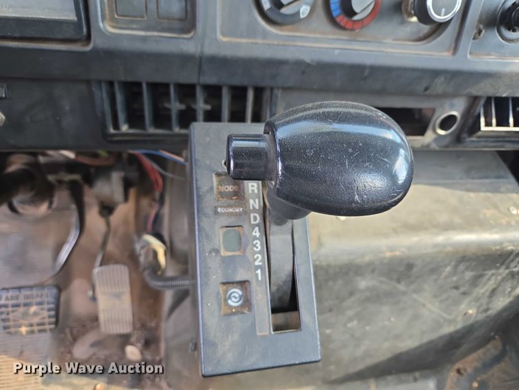 image for item EW0156 2001 International 4700 bucket truck