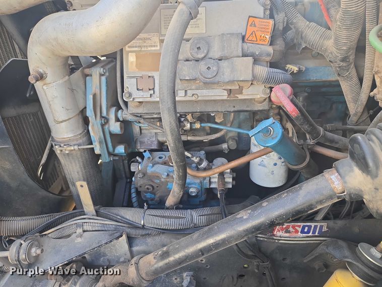 image for item EW0156 2001 International 4700 bucket truck