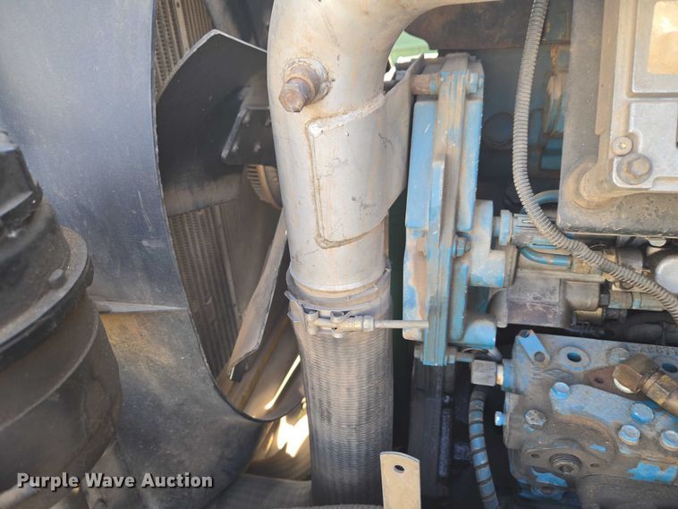 image for item EW0156 2001 International 4700 bucket truck