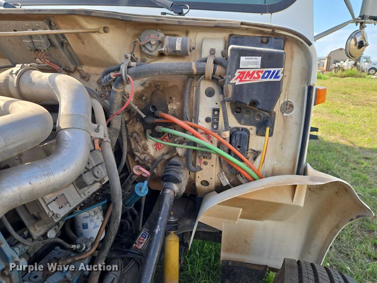 image for item EW0156 2001 International 4700 bucket truck