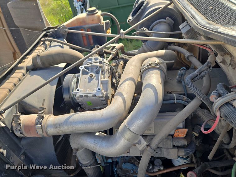 image for item EW0156 2001 International 4700 bucket truck