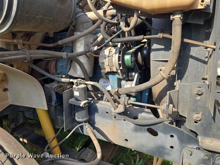 image for item EW0156 2001 International 4700 bucket truck
