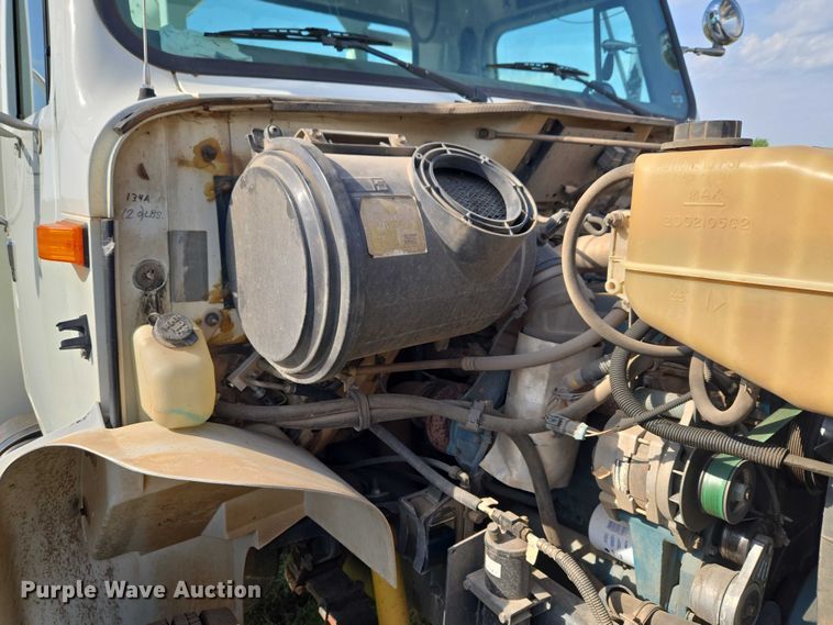 image for item EW0156 2001 International 4700 bucket truck