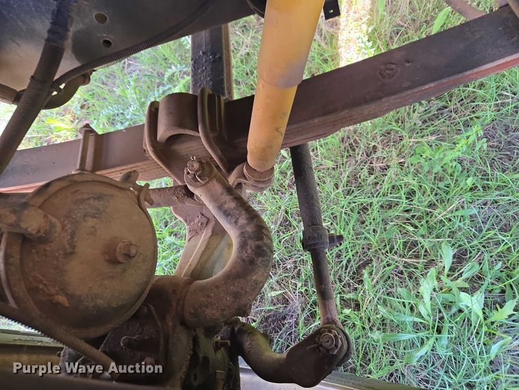 image for item EW0156 2001 International 4700 bucket truck