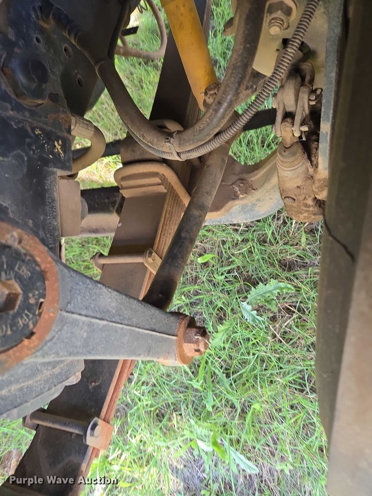 image for item EW0156 2001 International 4700 bucket truck