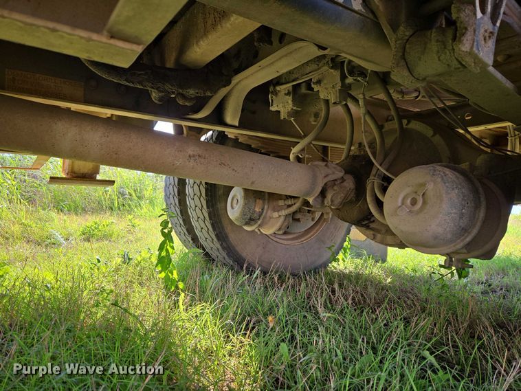 image for item EW0156 2001 International 4700 bucket truck