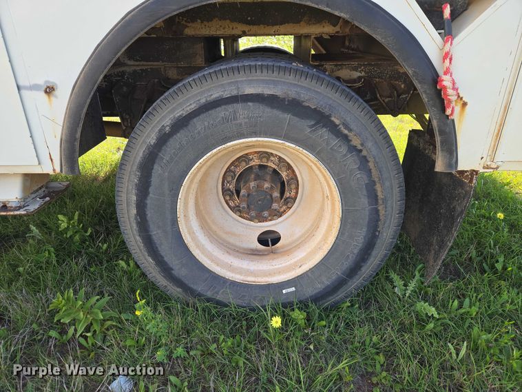 image for item EW0156 2001 International 4700 bucket truck