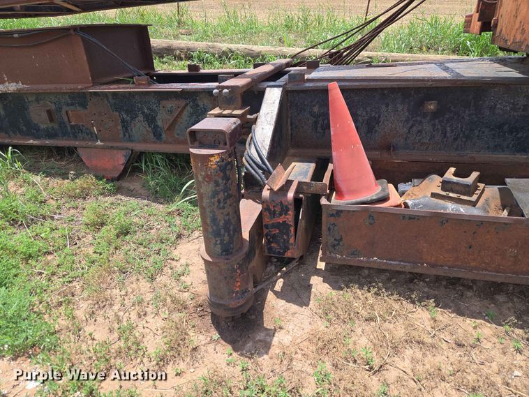 image for item EW0251 Link-Belt HC-78B crane