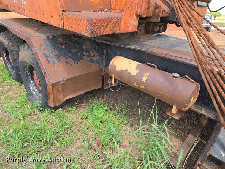 image for item EW0251 Link-Belt HC-78B crane