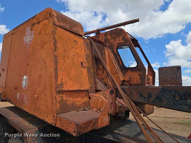 image for item EW0251 Link-Belt HC-78B crane
