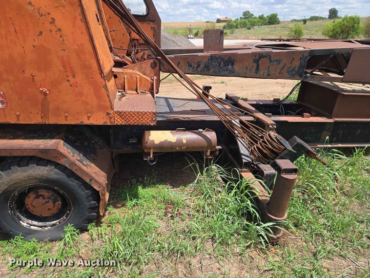 image for item EW0251 Link-Belt HC-78B crane