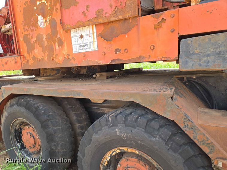 image for item EW0251 Link-Belt HC-78B crane