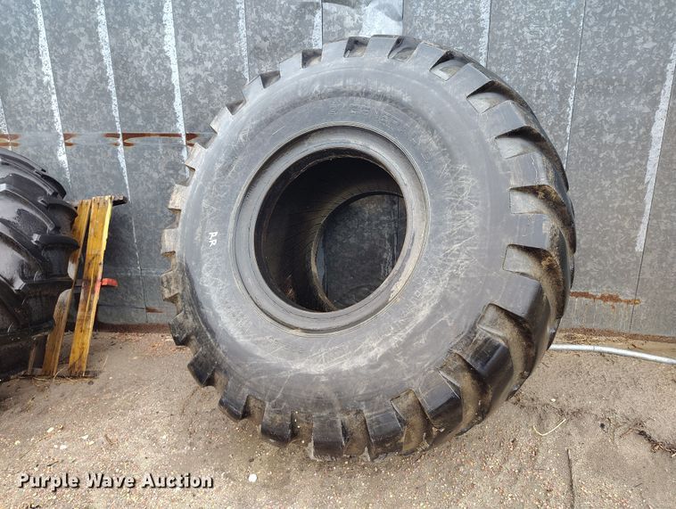 image for item EW1006 General 26.5-25 tire