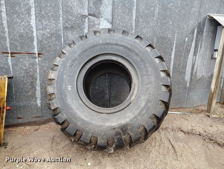 image for item EW1006 General 26.5-25 tire