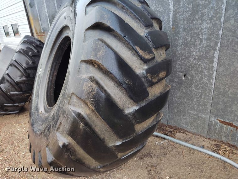 image for item EW1006 General 26.5-25 tire