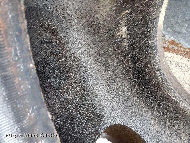 image for item EW1006 General 26.5-25 tire