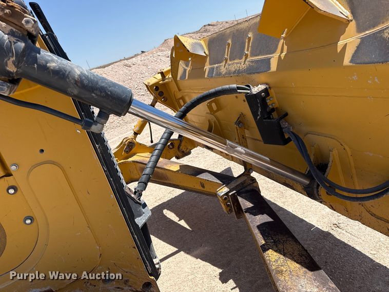 image for item EW4588 2014 John Deere 850K WLT dozer