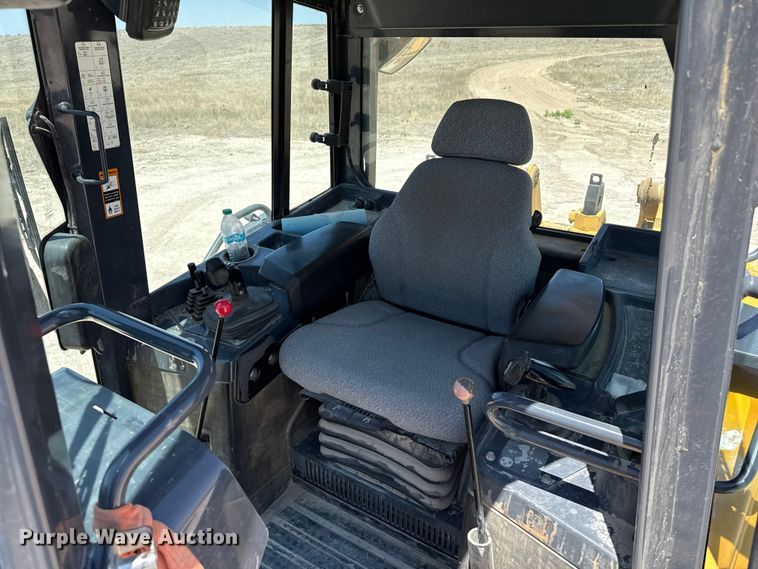 image for item EW4588 2014 John Deere 850K WLT dozer