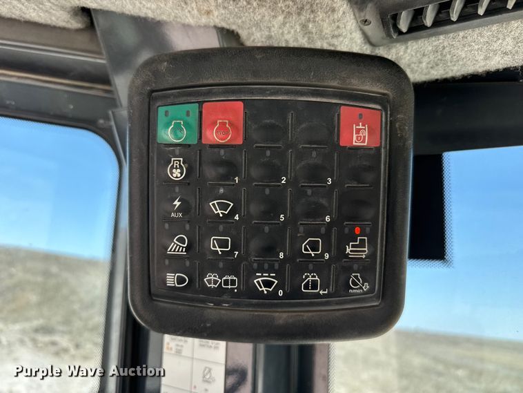 image for item EW4588 2014 John Deere 850K WLT dozer