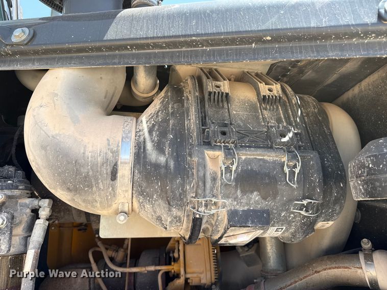 image for item EW4588 2014 John Deere 850K WLT dozer