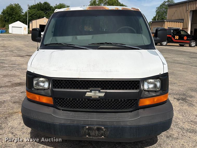image for item EX4501 2003 Chevrolet Express 2500 van