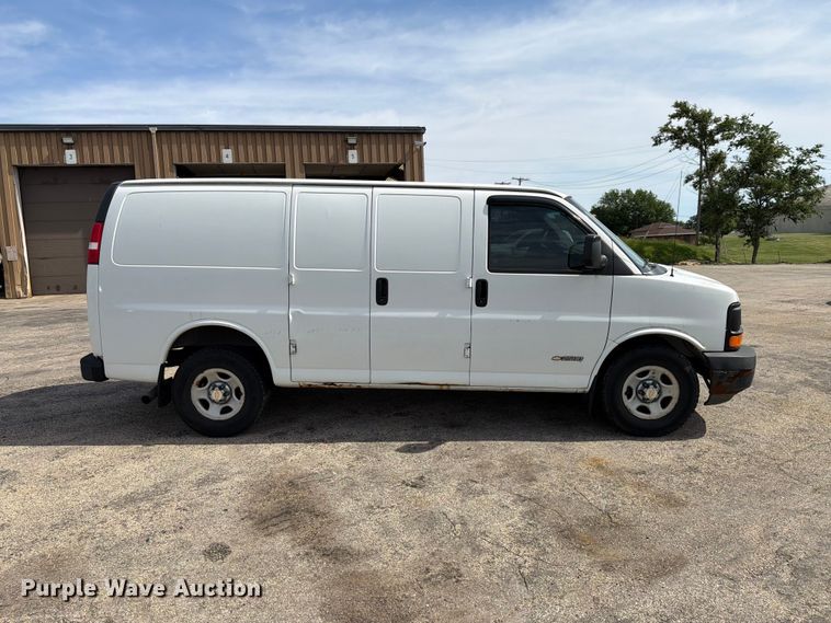 image for item EX4501 2003 Chevrolet Express 2500 van