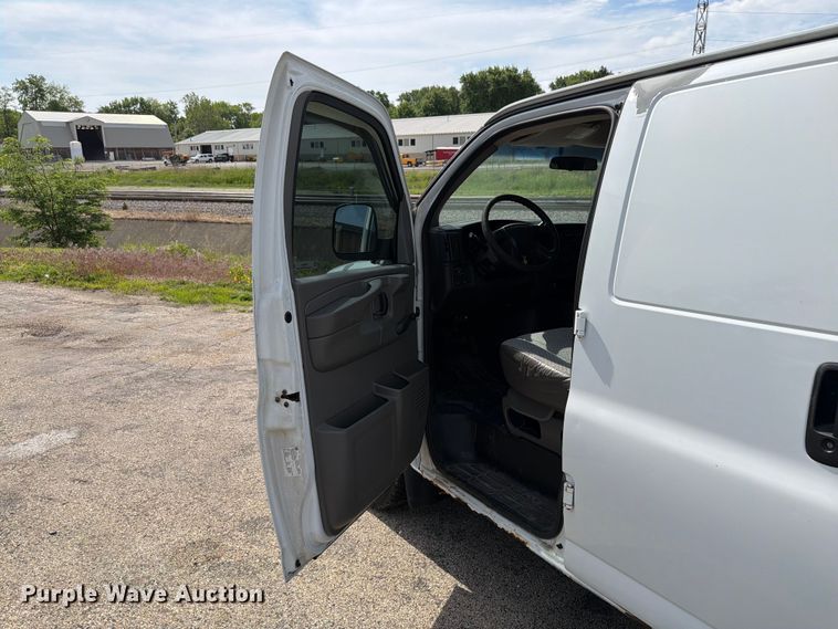 image for item EX4501 2003 Chevrolet Express 2500 van