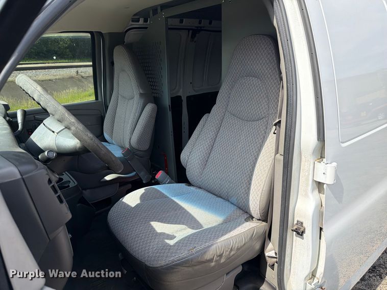 image for item EX4501 2003 Chevrolet Express 2500 van
