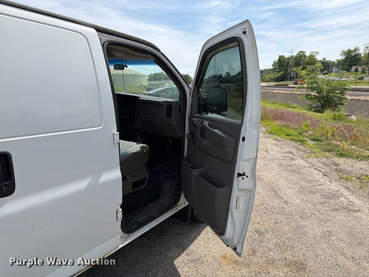 image for item EX4501 2003 Chevrolet Express 2500 van