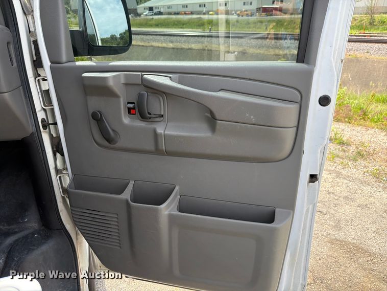 image for item EX4501 2003 Chevrolet Express 2500 van