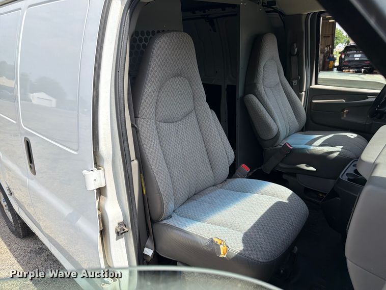image for item EX4501 2003 Chevrolet Express 2500 van