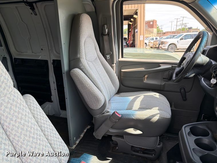 image for item EX4501 2003 Chevrolet Express 2500 van