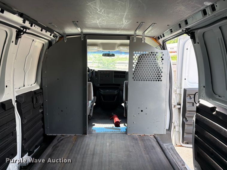 image for item EX4501 2003 Chevrolet Express 2500 van