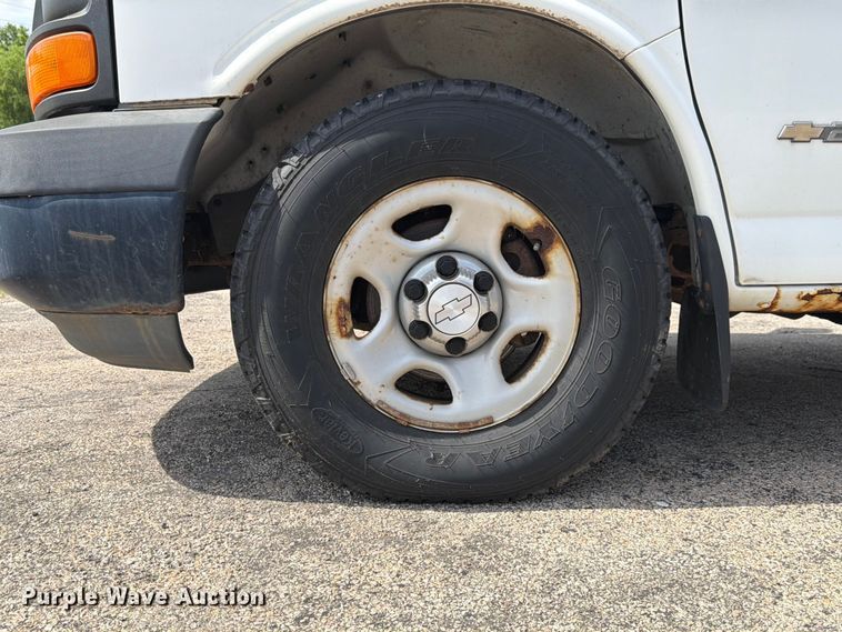 image for item EX4501 2003 Chevrolet Express 2500 van