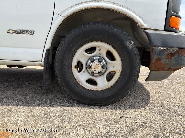 image for item EX4501 2003 Chevrolet Express 2500 van