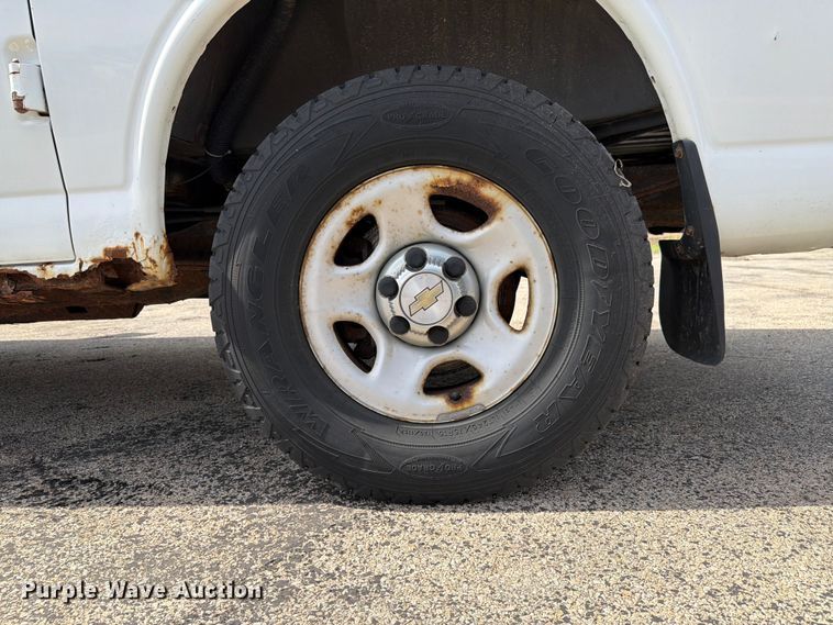 image for item EX4501 2003 Chevrolet Express 2500 van