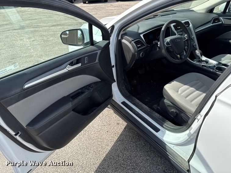 image for item EX4511 2013 Ford Fusion 