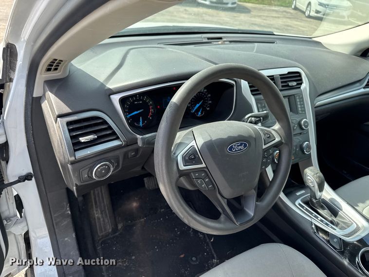 image for item EX4511 2013 Ford Fusion 