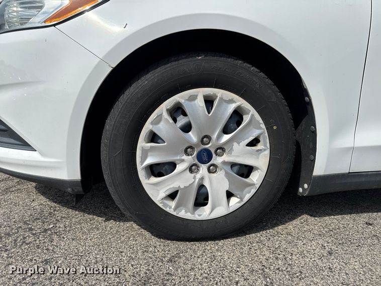 image for item EX4511 2013 Ford Fusion 