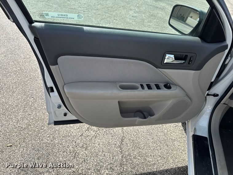 image for item EX4512 2010 Ford Fusion 