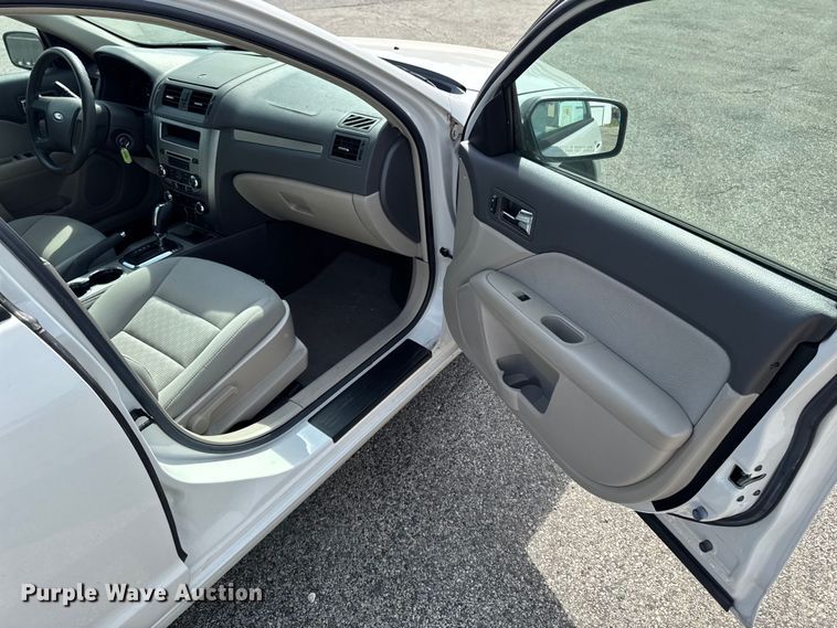 image for item EX4512 2010 Ford Fusion 