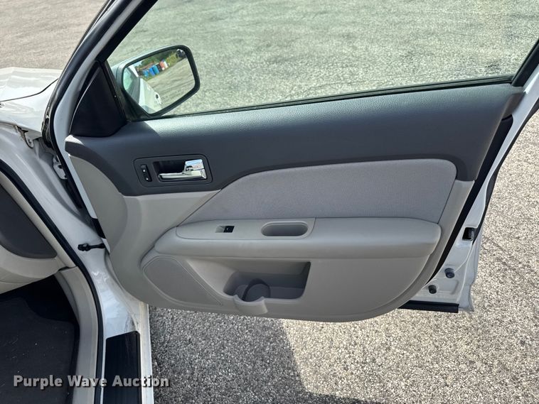 image for item EX4512 2010 Ford Fusion 