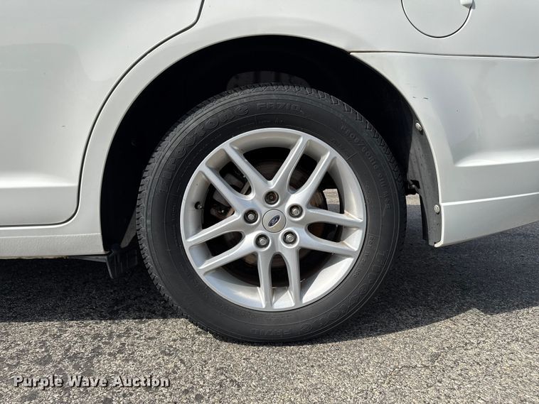 image for item EX4512 2010 Ford Fusion 