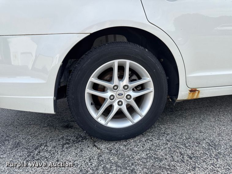 image for item EX4512 2010 Ford Fusion 