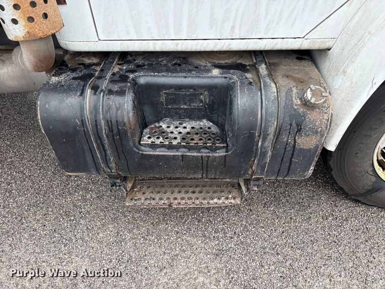image for item FB6515 1997 International 4900 dump truck