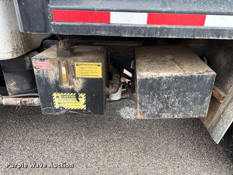 image for item FB6515 1997 International 4900 dump truck