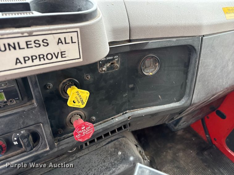 image for item FB6515 1997 International 4900 dump truck