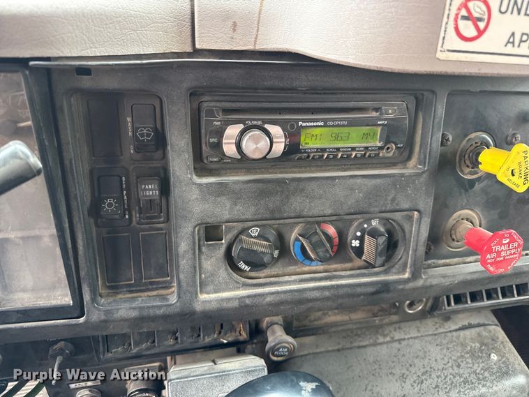 image for item FB6515 1997 International 4900 dump truck