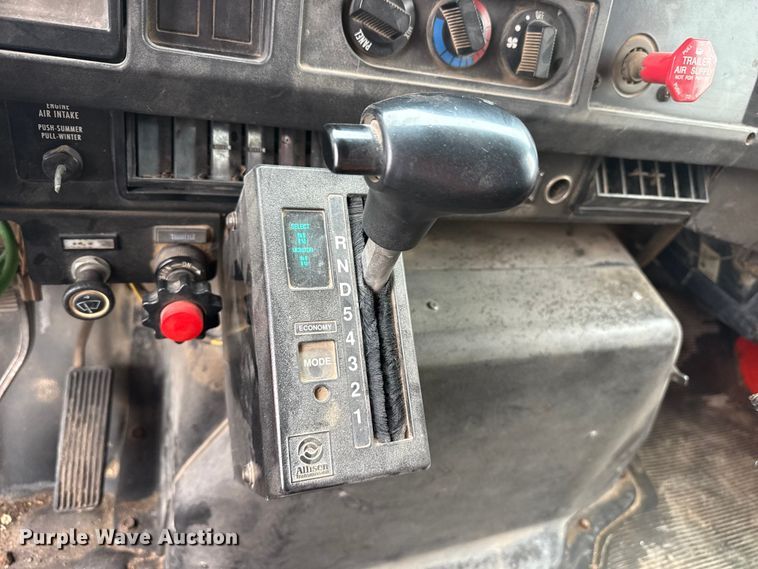 image for item FB6515 1997 International 4900 dump truck