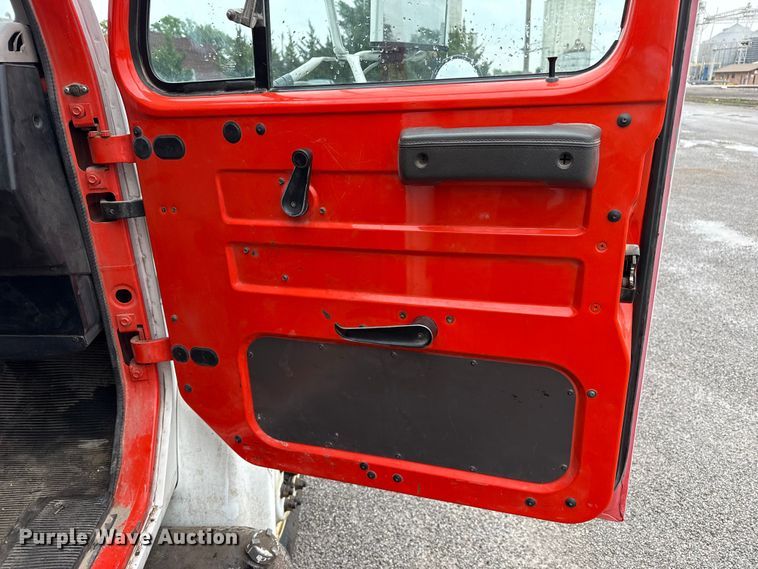 image for item FB6515 1997 International 4900 dump truck